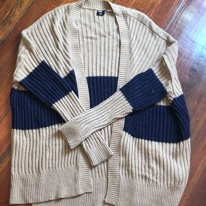 Cozy, oversized sweater 🧞‍♀️